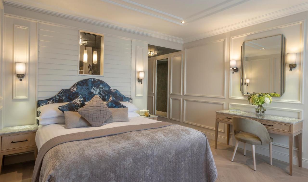 The Brehon 6971