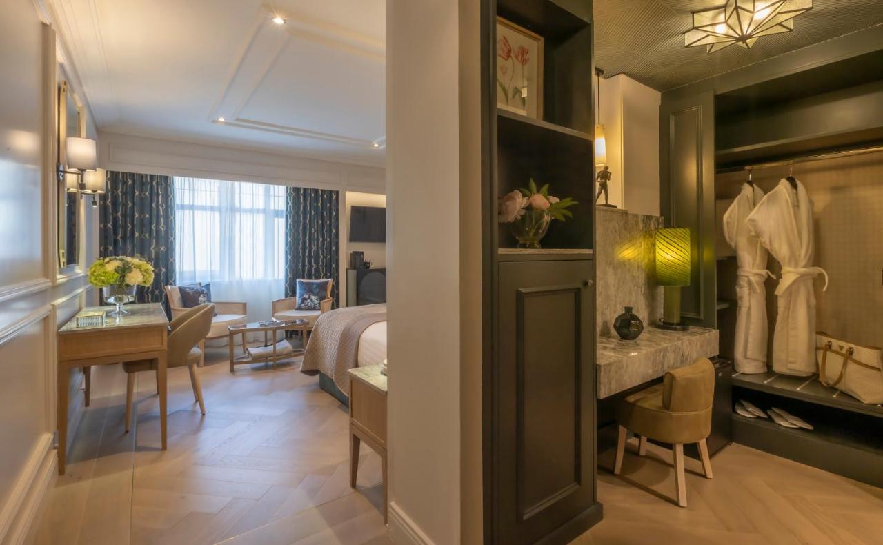 The Brehon 6477